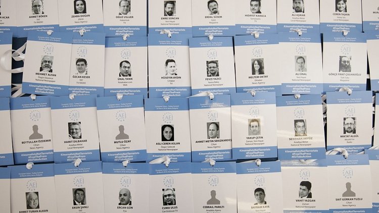 Български журналисти в подкрепа на турските си колеги зад решетките