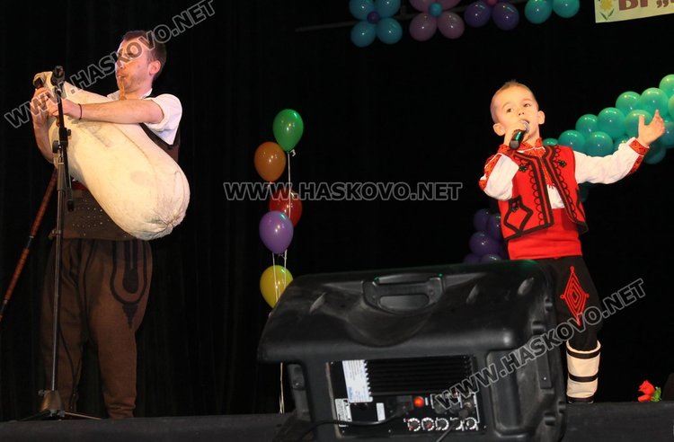 Пролетен концерт събра таланти на сцената на димитровградския театър