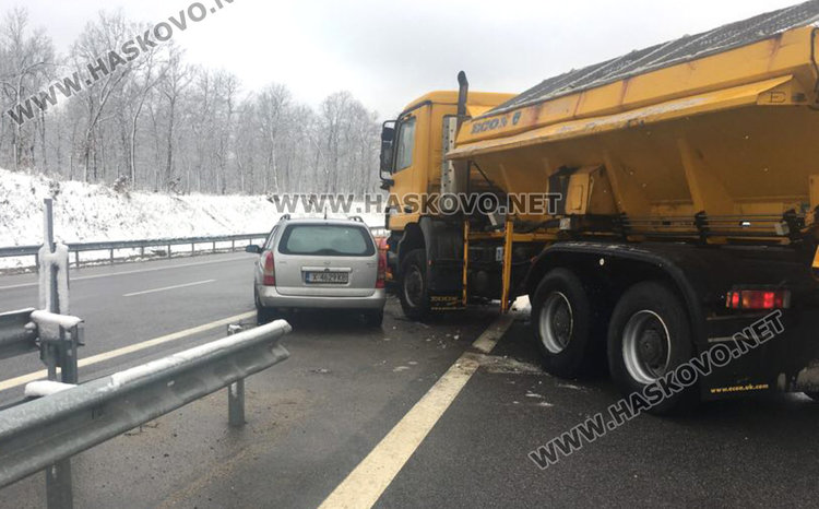 Снегорин заби Опел в мантинелите на магистрала “Марица”