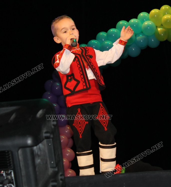 Пролетен концерт събра таланти на сцената на димитровградския театър