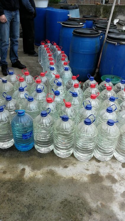 Изровиха от къща хиляди литри нелегален алкохол и дизел