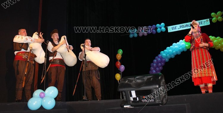 Пролетен концерт събра таланти на сцената на димитровградския театър