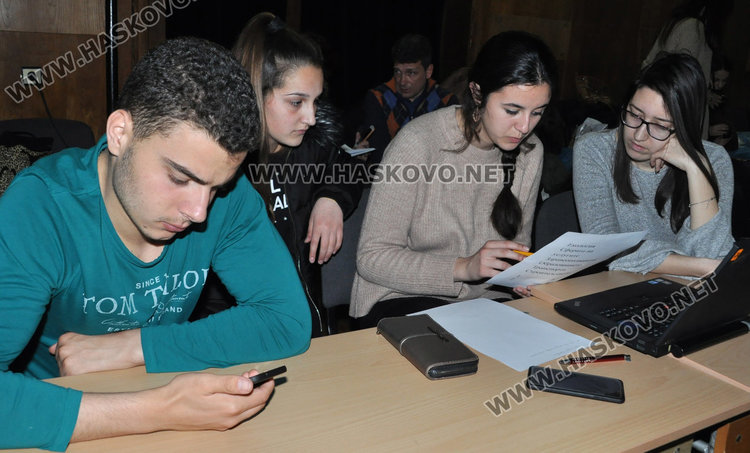 Деян Янев: Парите за младежки дейности в бюджета да се разпределят от младите