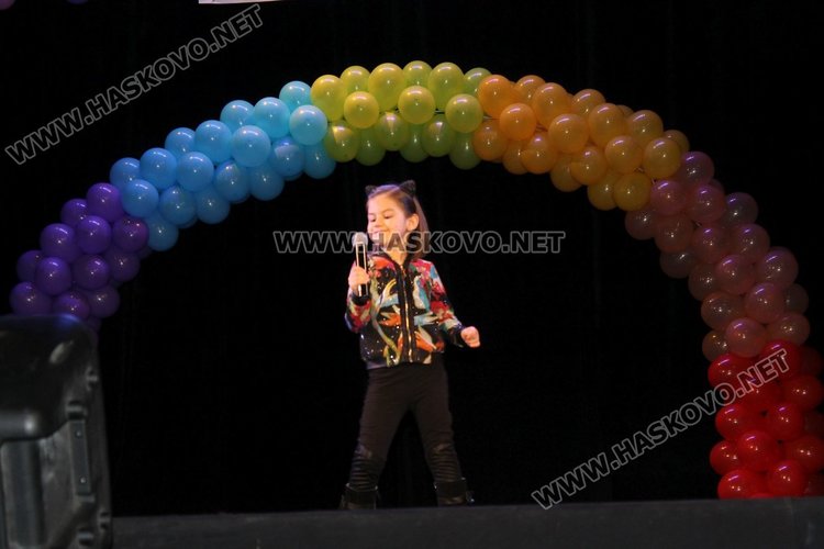 Пролетен концерт събра таланти на сцената на димитровградския театър