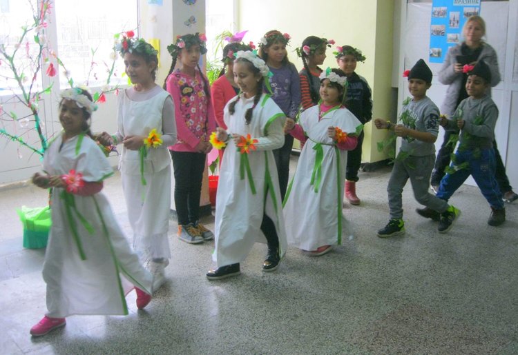 Първа пролет празнуваха в СУ "Васил Левски"