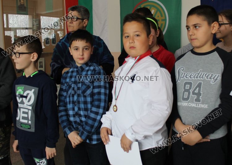 11 медала за каравеловци от национално състезание по история
