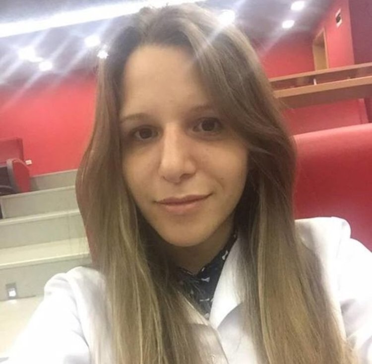 Студентка покани деца и родители на безплатни прегледи в стоматологичния факултет