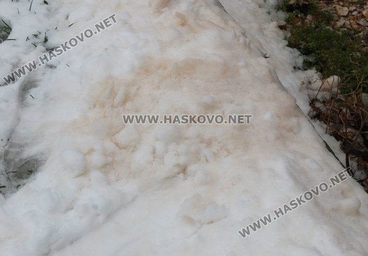 Снегът пожълтя и в Димитровград