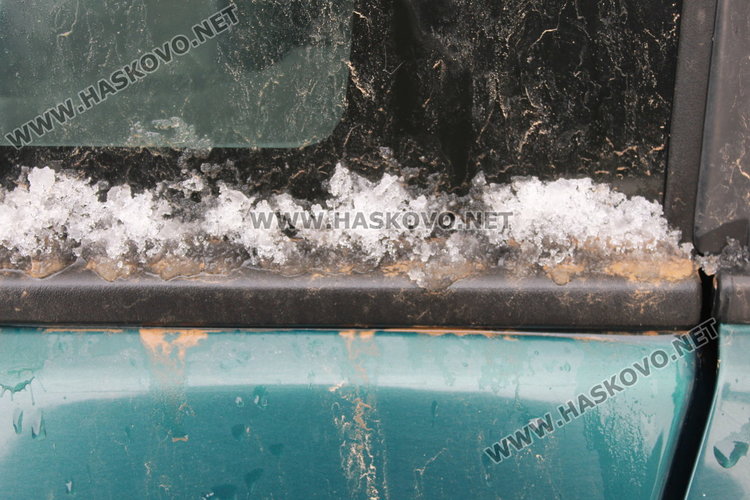 Снегът пожълтя и в Димитровград