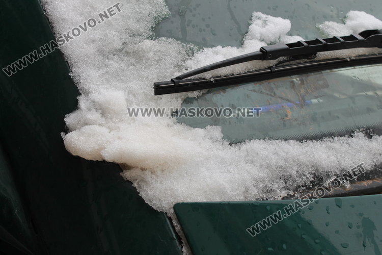 Снегът пожълтя и в Димитровград