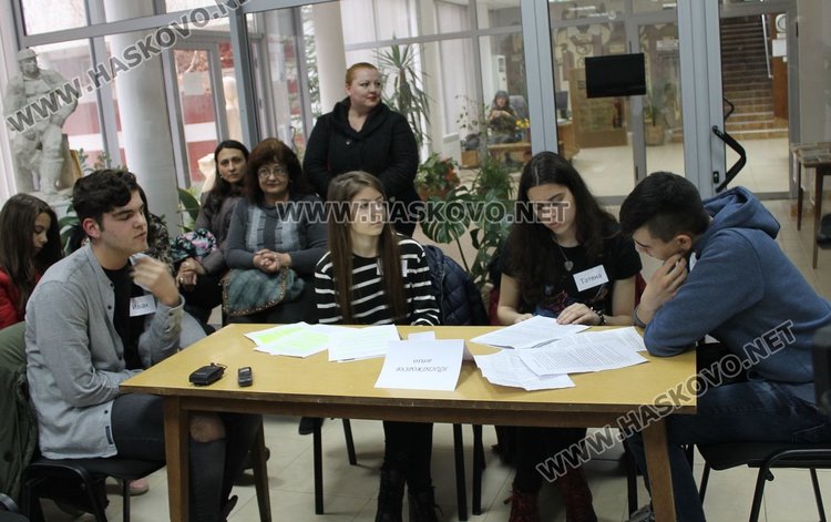 Каравеловци доказаха, че са достойни за името на своя патрон