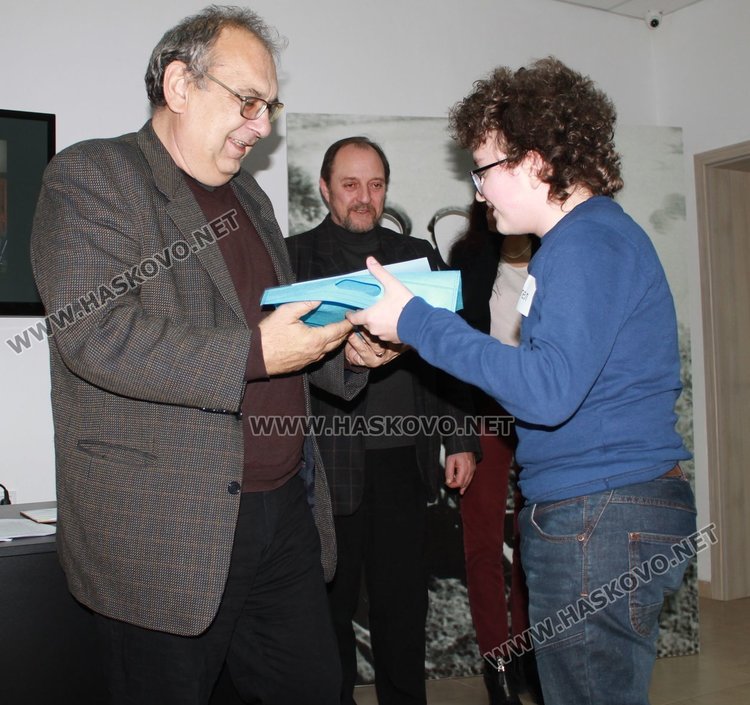 Каравеловци доказаха, че са достойни за името на своя патрон