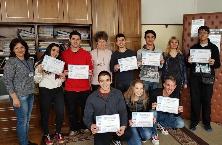 Златаровци творят на чужд език