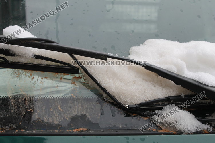 Снегът пожълтя и в Димитровград