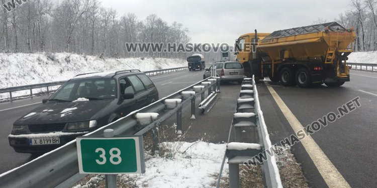 МВР: Снегоринът от вчерашната катастрофа е правел обратен завой на магистралата