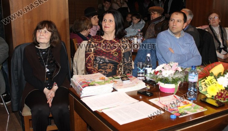 Атанас Капралов представи „Балът на цветята“ в Димитровград