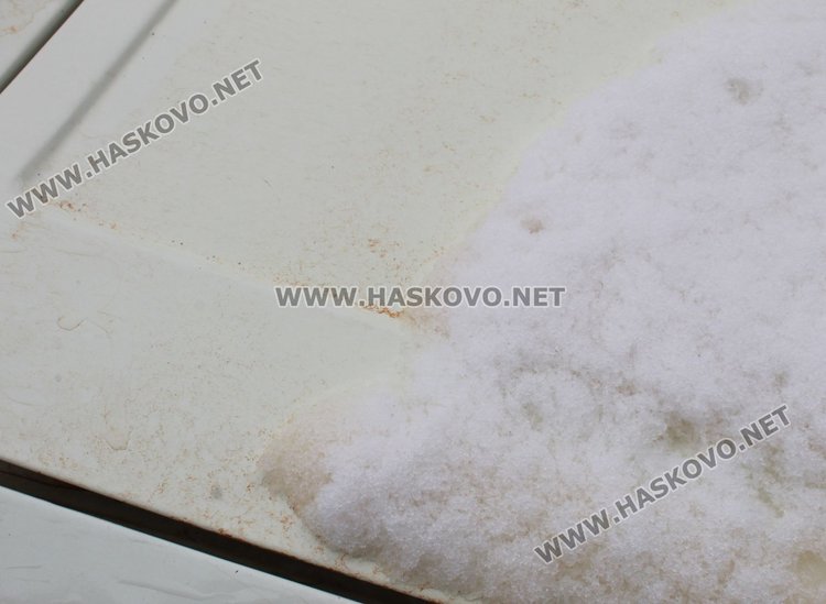 Снегът пожълтя и в Димитровград