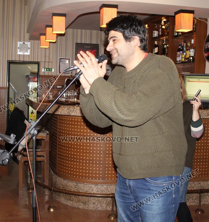 Автор на корицата на книгата е художникът Йордан Йорданов