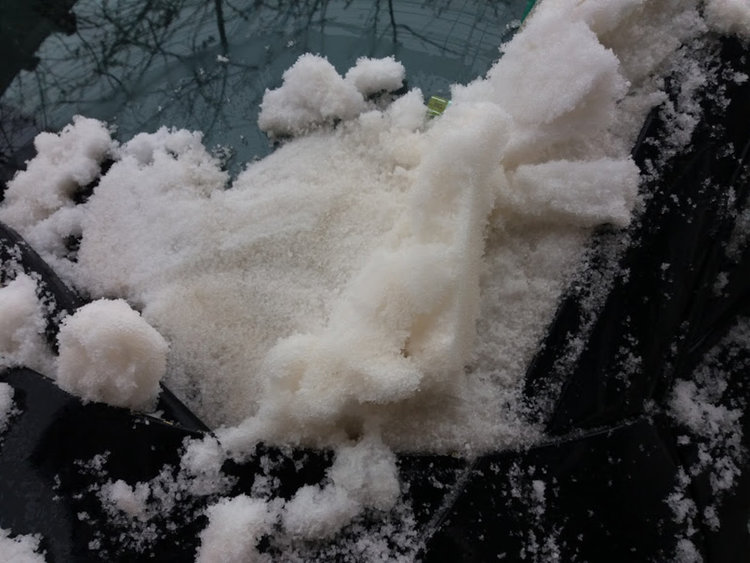 И в Първомай снегът не е снежно бял