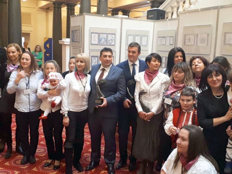 Областният управител на Смолян с награда от фондация „Искам бебе“