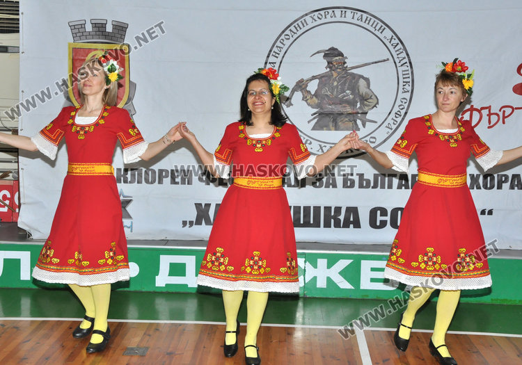 Над 1100 танцьори извиха хора в Хасково на фестивала „Хайдушка софра”