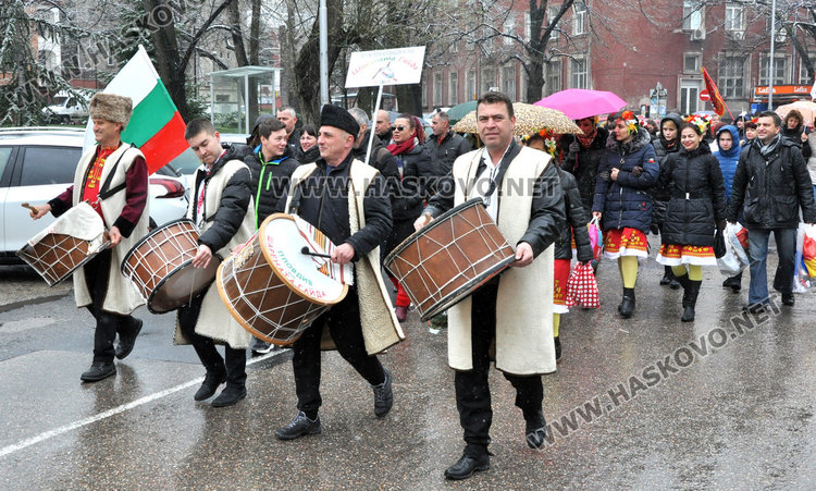Над 1100 танцьори извиха хора в Хасково на фестивала „Хайдушка софра”