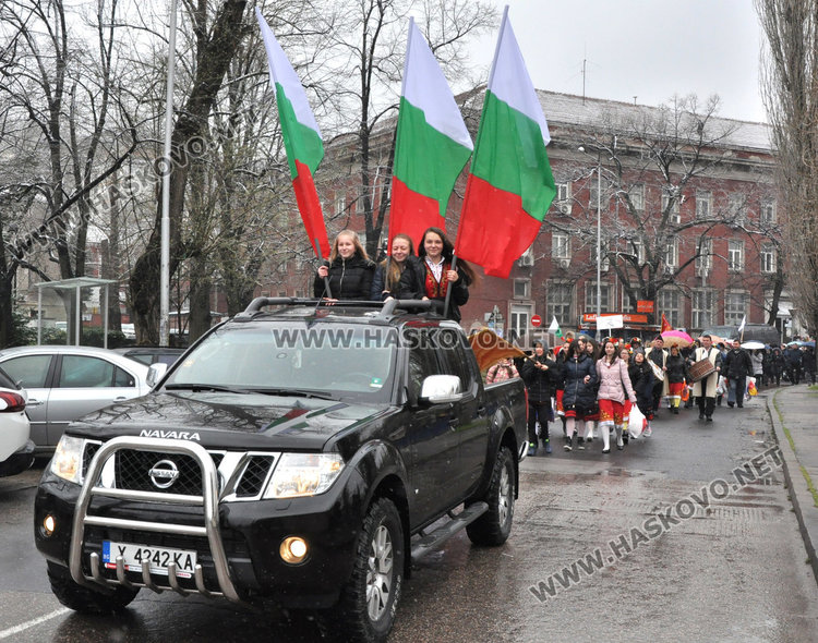 Над 1100 танцьори извиха хора в Хасково на фестивала „Хайдушка софра”
