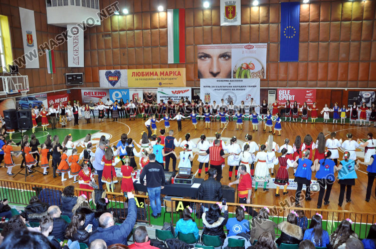 Над 1100 танцьори извиха хора в Хасково на фестивала „Хайдушка софра”