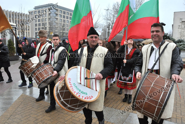 Над 1100 танцьори извиха хора в Хасково на фестивала „Хайдушка софра”
