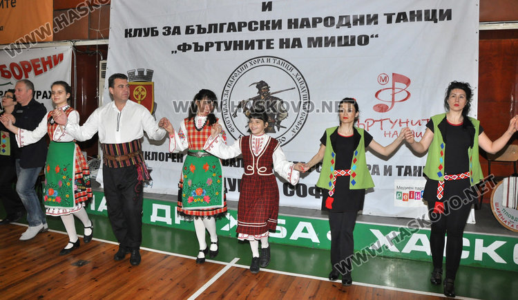 Над 1100 танцьори извиха хора в Хасково на фестивала „Хайдушка софра”