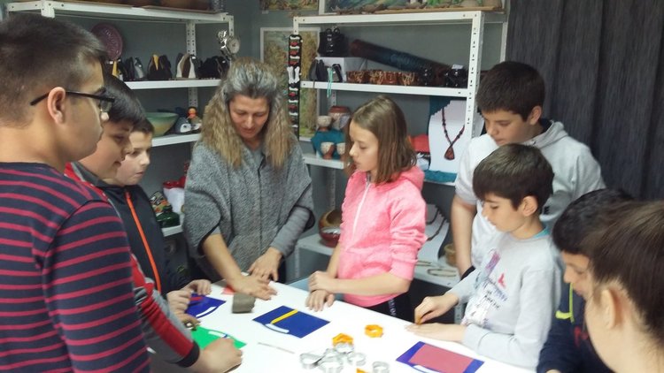 Ученици гостуваха в грънчарско ателие