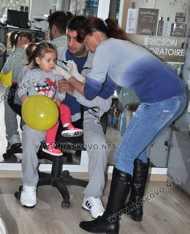 Дупчат ушите на малки и големи с модерна система на Благовец