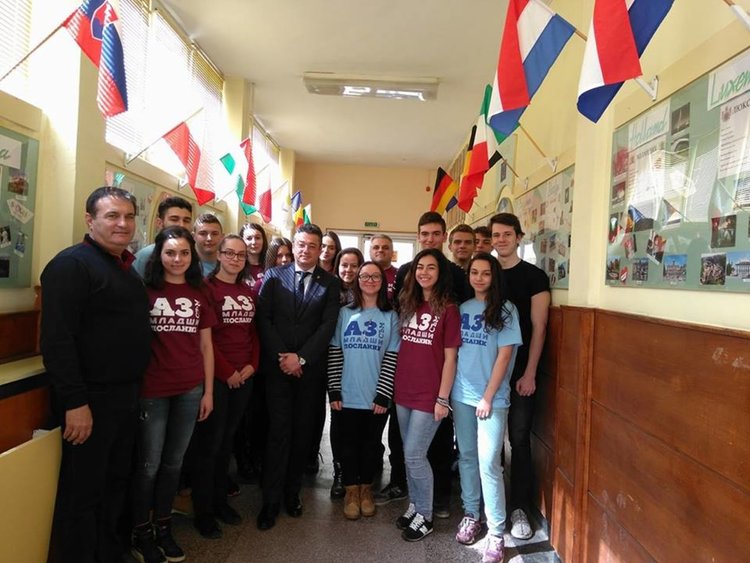 Евродепутатът Неджми Али на среща с младшите посланици на „Славейков“