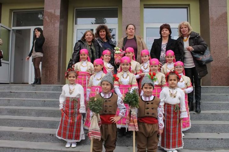 Малчуганите от ДГ „Радост“ с първо място на фолклорния конкурс „Орфеево изворче“