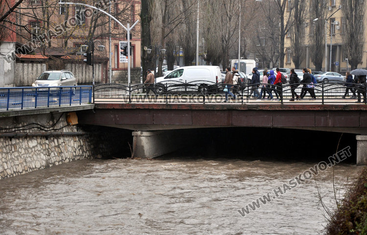 Хасковската река вдигна нивото драстично, но няма опасност от преливане