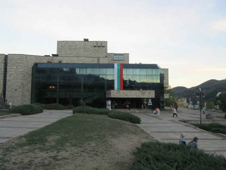 Поклон пред паметта на арх. Стефан Попов, създателят на сградата на Родопския драматичен театър