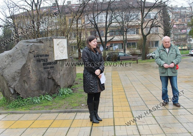 Председателят на Младежкия Тракийски съюз Десислава Костова и председателят на Тракийско дружество -Димитровград Тодор Каваков