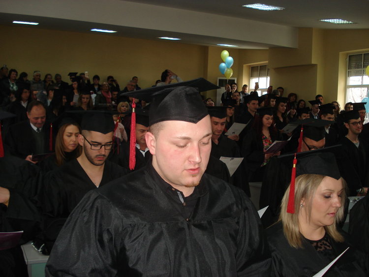 120 абсолвенти на Физико-техническия факултет в Смолян получиха дипломите си