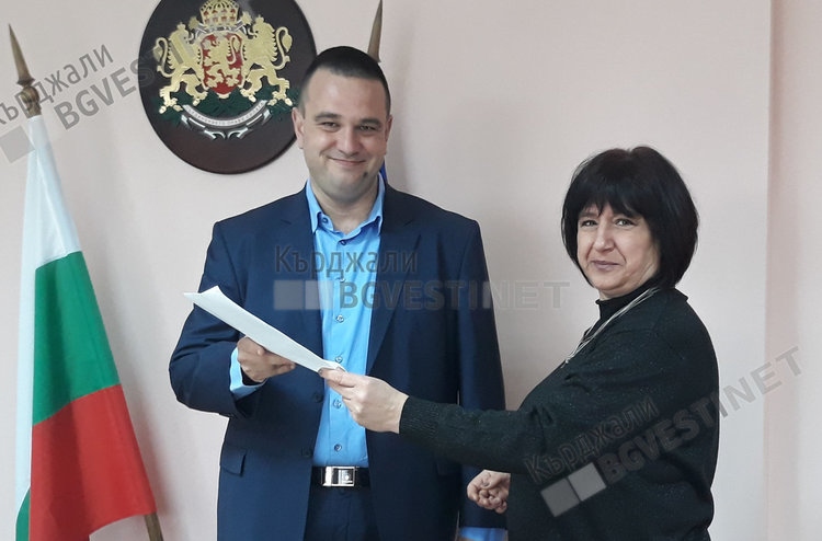 Представители на сдружения на хората с увреждания връчиха на областния управител протестна нота