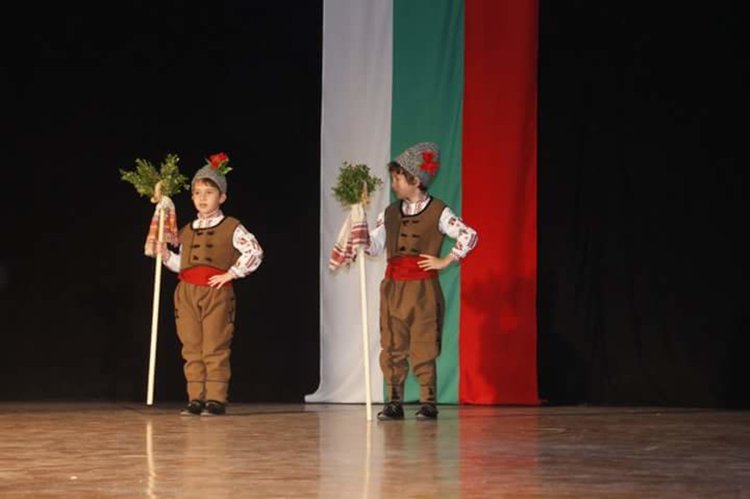 Малчуганите от ДГ „Радост“ с първо място на фолклорния конкурс „Орфеево изворче“