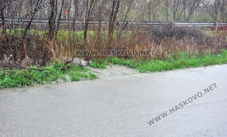 Канал край Хасково преля и залива производствени бази