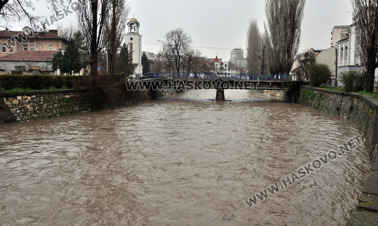 Хасковската река вдигна нивото драстично, но няма опасност от преливане