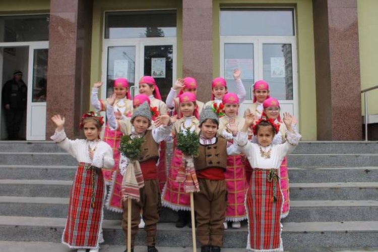 Малчуганите от ДГ „Радост“ с първо място на фолклорния конкурс „Орфеево изворче“