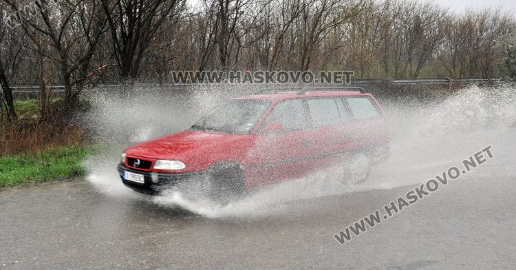 Канал край Хасково преля и залива производствени бази