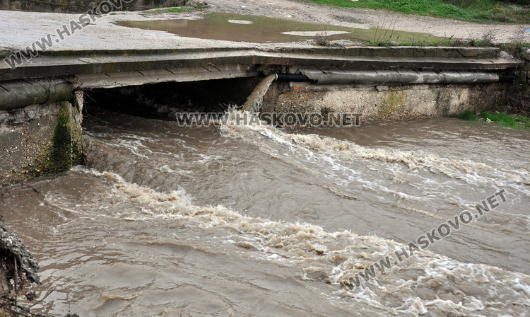 Хасковската река вдигна нивото драстично, но няма опасност от преливане