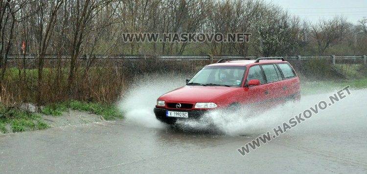 Канал край Хасково преля и залива производствени бази