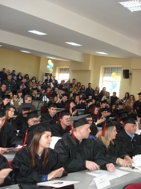 120 абсолвенти на Физико-техническия факултет в Смолян получиха дипломите си
