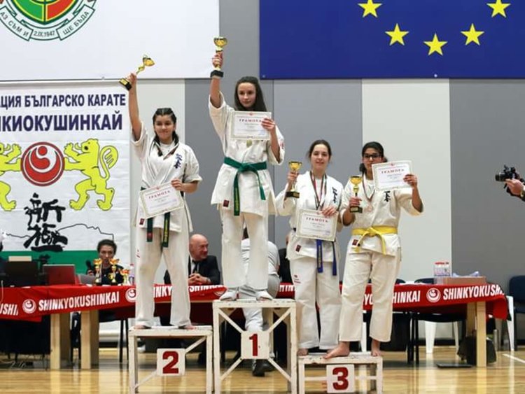 Каратеките от „Мълния“ с четири медала от Националното по шинкиокушинкай