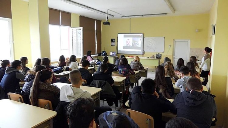 Ученици направиха виртуална разходка в ЦЕРН