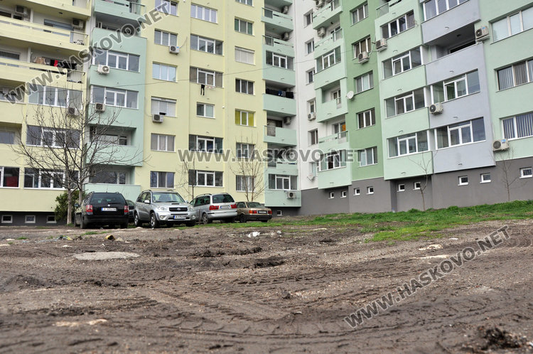 Блок 24 в Бадема тъне в кал, живеещите 30 г. чакат облагородяване